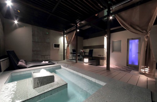 Naka Ward Hotel | Design Hotel W Zip Club - Adults Only
