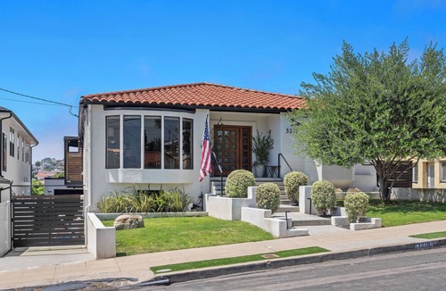 Roseville - Fleet Ridge House | Designer Coastal Retreat w/Epic Outdoor Lounge