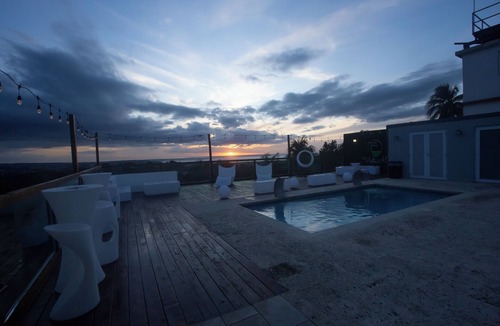 Mayaguez House | Distribución