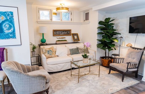 Capitol Hill Apartment | Elegant apt on Capitol Hill with high-end finishes and furnishings