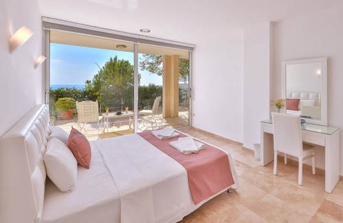 Kalkan Villa | Exceptionally spacious villa with one of the best views in Kalkan