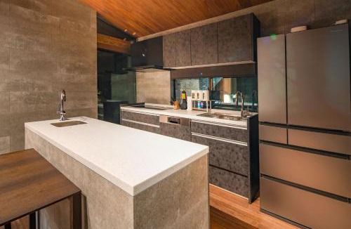 Echo Land House | Gravity