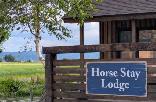 Sorachi-gun Villa | HORSE STAY LODGE kamifurano 山々と馬を眺める新築一棟貸 ホースステイロッジ上富良野
