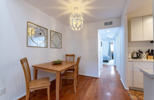 Hollywood House | Indoor Parking! Walk 2 Hollywood Blvd/Bowl