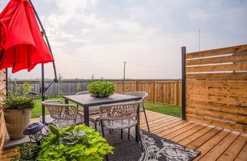 Fort Gary House | King Bed Astounding Cinematic Sunset in trendy location, South City