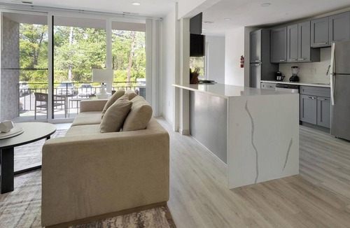 Greenbelt Apartment | Landing | Chic 1BD, Pool, Gym