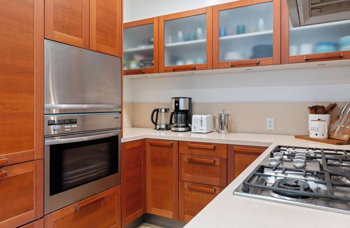Beachwood Canyon House | Luxurious Beachwood Condo, Hollywood Sign Views