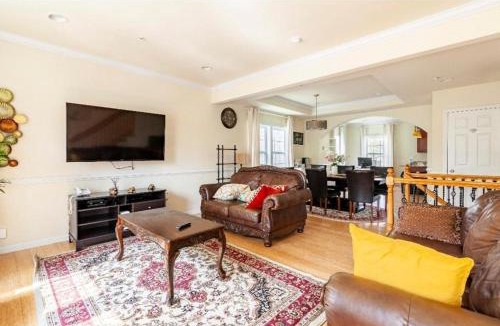 Northeast Bed & Breakfast | Luxury & Cherished Private Room in DC
