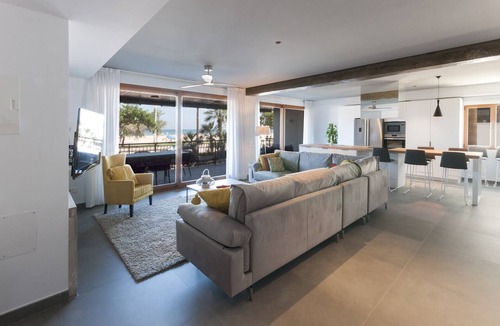 Grau i Platja Apartment | Luxury oceanfront loft with 3 suites rooms with 190m2: High Speed Wifi: 300mbs - only families