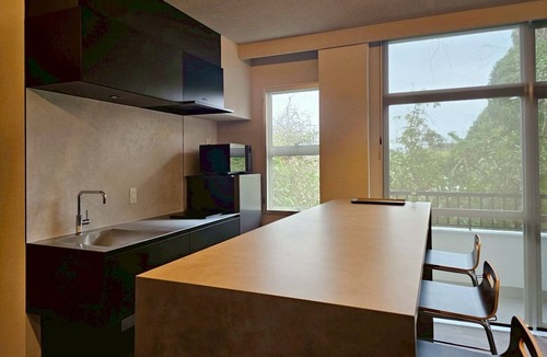 Tateyama House | Luxury of doing nothing" surrounded by the sea and sky ｜Villa for rent with rooftop terrace Overlooking the sea from the rooftop, the facility is equipped with a dog run, allowing you to enjoy a luxurious time with your dog.
