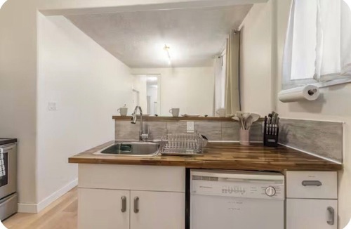 Winnipeg House | Modern & Cozy: 4Bed 2Bath Home