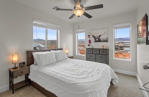 Ivins House | Monthly Azalea Escape|Community pool and hot tub, grill, Smart Tvs