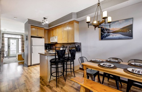 Canmore Ski Chalet | MTN Chalet: Year-round Pool w/Hot Tub, BBQ, AC; 2BR-2BA, Walk anywhere in 15 min