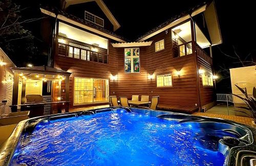 Kisami Villa | OceanWood Villa ファミリーやグループに最適 吉佐美大浜徒歩12分 広々220平米貸切ヴィラ 温水ジャグジー付 ペット可
