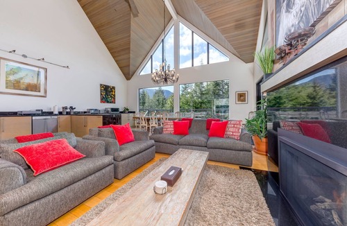 Upper Village House | Pinnacle Ridge 5 - Ski in Ski out, Private Hot Tub, Gas Fireplace