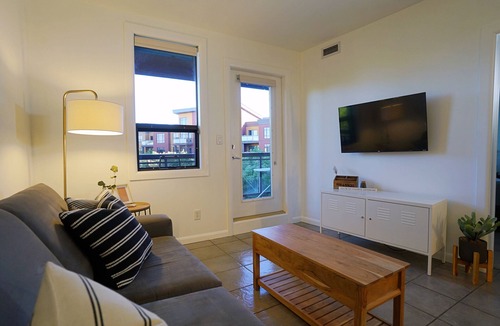 South Pandosy Condo | Relaxing Retreat Overlooking Playa's Quiet 3rd Floor Courtyard