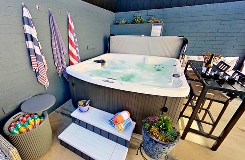 Point Loma Heights Apartment | RESORT-STYLE! Hot tub, Fire pit, BBQ, 3/1.5 ba, Lndry, Prking, Toys, EV, Pets ok