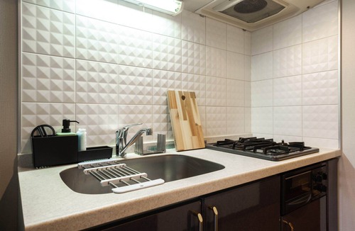 Nishi-Shinjuku Apartment | Shinjuku Highrise 1min to Station! Walk-in Closet