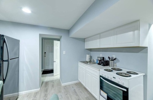 Fairlawn House | Spacious 4BR DC Home | 2 Parking Spots | Sleeps 8