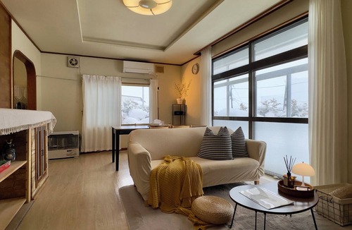Furano House | Spacious Furano 7ppl 4bdr stay. 2 min to Ski Lifts & Close to Summer Spots
