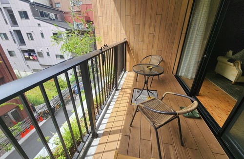Namba Apartment | Spacious & Serene 84 ㎡ Retreat near Dotonbori, Kuromon Market & Shinsaibashi