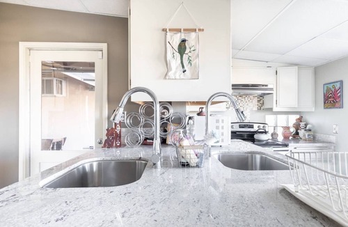 Joshua Tree Highlands House | Stephs Panorama Paradise:7.5 acres of wildlife-viewing peace. Minutes from Park