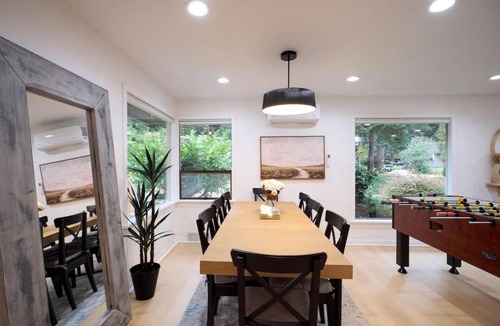 Wedgwood House | Stylish House with Huge Backyard AC and Pet Welcome