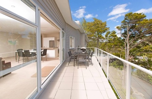 Paihia House | Sunny Spacious Seaview stunner
