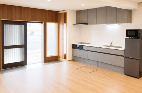 Omama House | The Old Futon Shop HU1