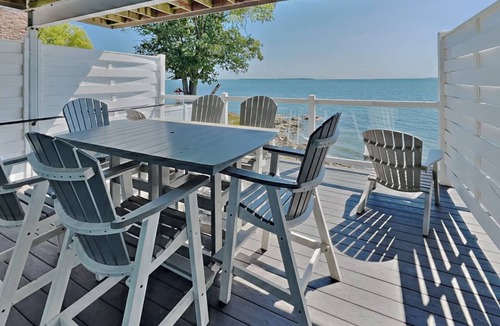 Put-in-Bay Condo | This View Sells Itself—Lakefront for 10 ppl Pool