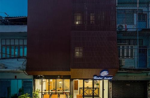 Thanon Phetchaburi Hostel | Timber Hostel