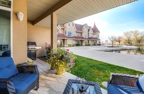 North End Apartment | Tranquil Waterfront Condo