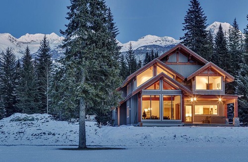 Whistler House | Unique Luxury Home, Just 5 Min from Whistler Village & Ski Lifts