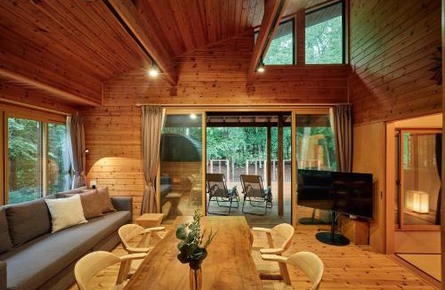 Tsumagoi Villa | Villa Noël Kitakaruizawa Forest, Sauna & Open Air Wood Jacuzzi