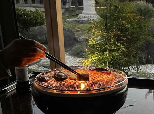 二食付き最高ランクの飛騨牛と地元野菜の炭火焼きディナーそしてプライベート檜風呂を体験できる個室古民家Resort Villaゲストハウスつぐや
