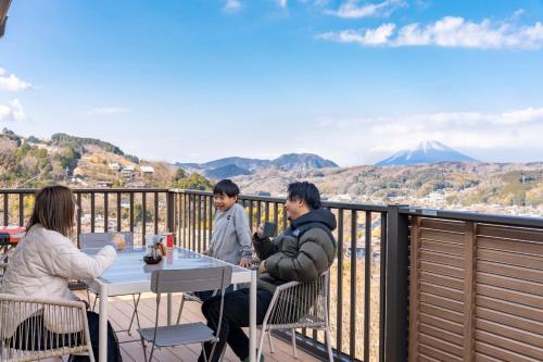 天然温泉-富士山パノラマビュー-プライベートデッキで非日常体験を-伊豆の温泉付き貸別荘-中伊豆noie