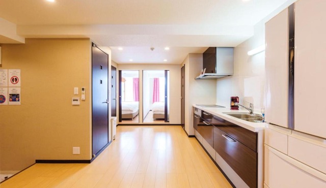 青葉邸 NIPPONBASHI Room 702 3 Min Walk to Kuromon Market 3BR 5 Beds Family Residence