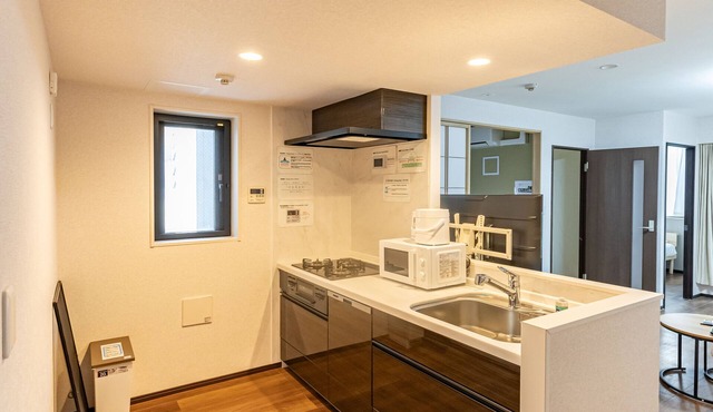 1-minute walk from the station/Four-bedroom apartment in Waseda/Direct access to Ikebukuro, near Shinjuku