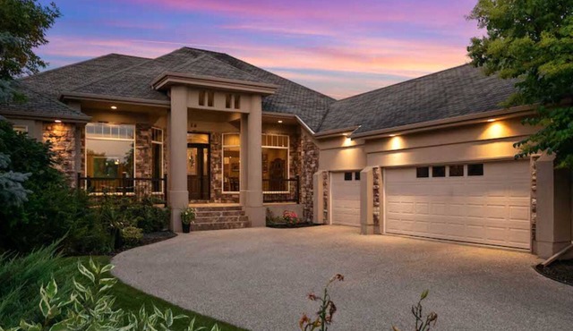 (16) 5 Bdr Executive Home | East St Paul (5/3) in Winnipeg