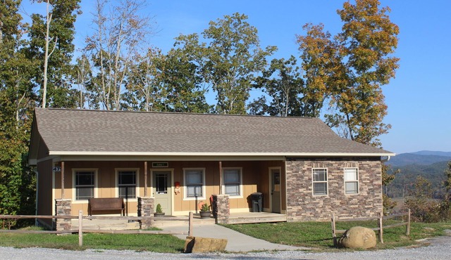 18-Person Cabin in the Mountains of Ocoee, TN! in Ocoee