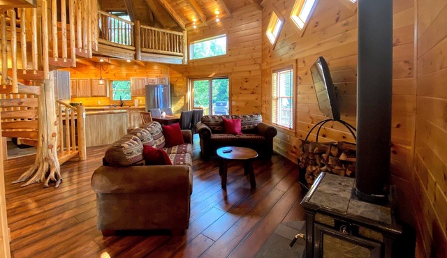 1800or Unique 'yurt' Home in Bretton Woods 1 mi to Skiing, Firepit, Foosball, Beach! Hot tub in Bretton Woods