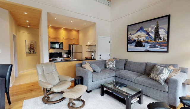 1BR + Loft | Glacier Lodge | King Bed | Near Gondola | Private Balcony | Free Ski Valet in Whistler