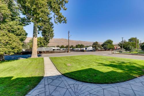2 Mi to River: Historic Clarkston Home w/Views! in Clarkston