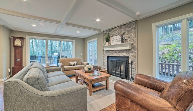 2 Mi to Tunnel of Trees: Home w/Furnished Deck in Harbor Springs