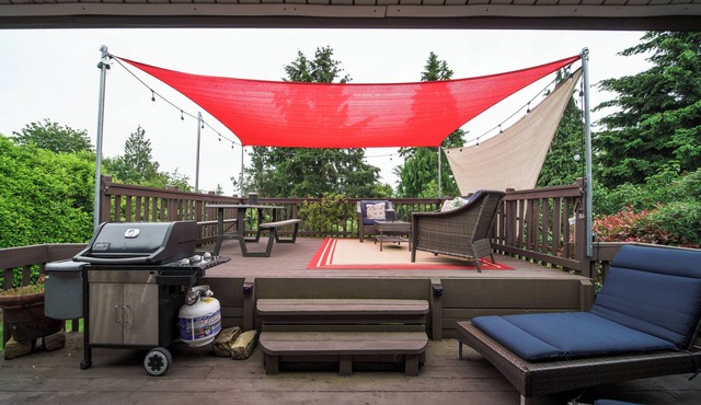 3 bed 1 bath retreat in Vancouver WA w/Sun Deck close to downtown Vancouver WA in Vancouver