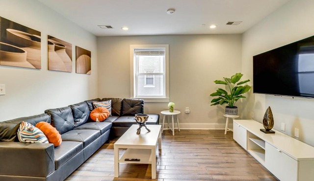 3 Mi to National Mall: DC Apt w/Fenced Yard in Washington