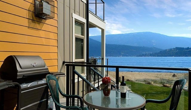 4-Bdrm Waterfront Townhome in Scotch Creek