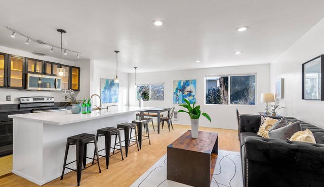 5 Beds Spacious House - Walk to Seattle University in Seattle