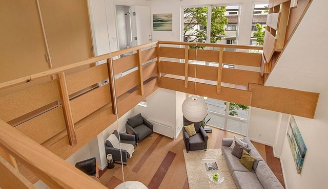 5 level, fun, walkable urban artist's Loft. Trained dogs now welcome! in Seattle