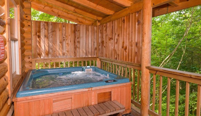 8 Bears Lodge in Gatlinburg